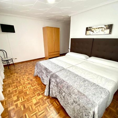 ריבאדאביה Garden Lodge Hostal Evencio מראה חיצוני תמונה
