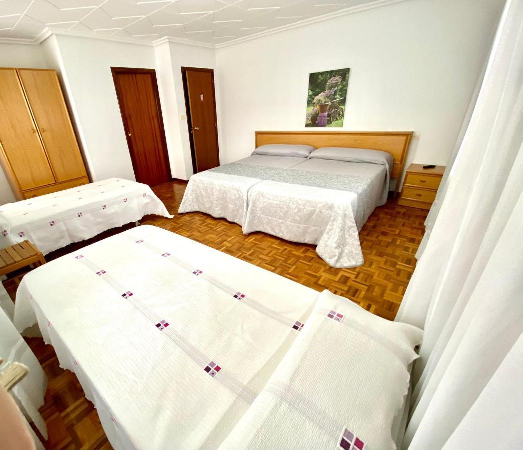 ריבאדאביה Garden Lodge Hostal Evencio מראה חיצוני תמונה
