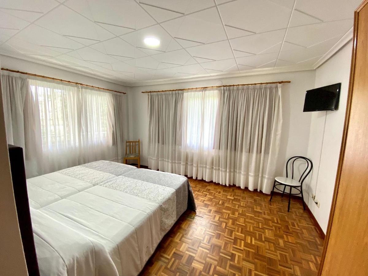 ריבאדאביה Garden Lodge Hostal Evencio מראה חיצוני תמונה