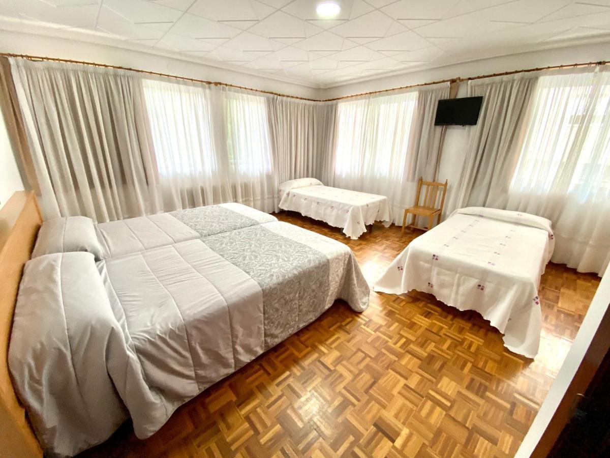 ריבאדאביה Garden Lodge Hostal Evencio מראה חיצוני תמונה