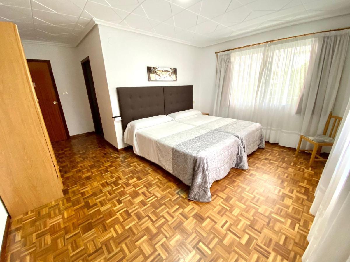 ריבאדאביה Garden Lodge Hostal Evencio מראה חיצוני תמונה