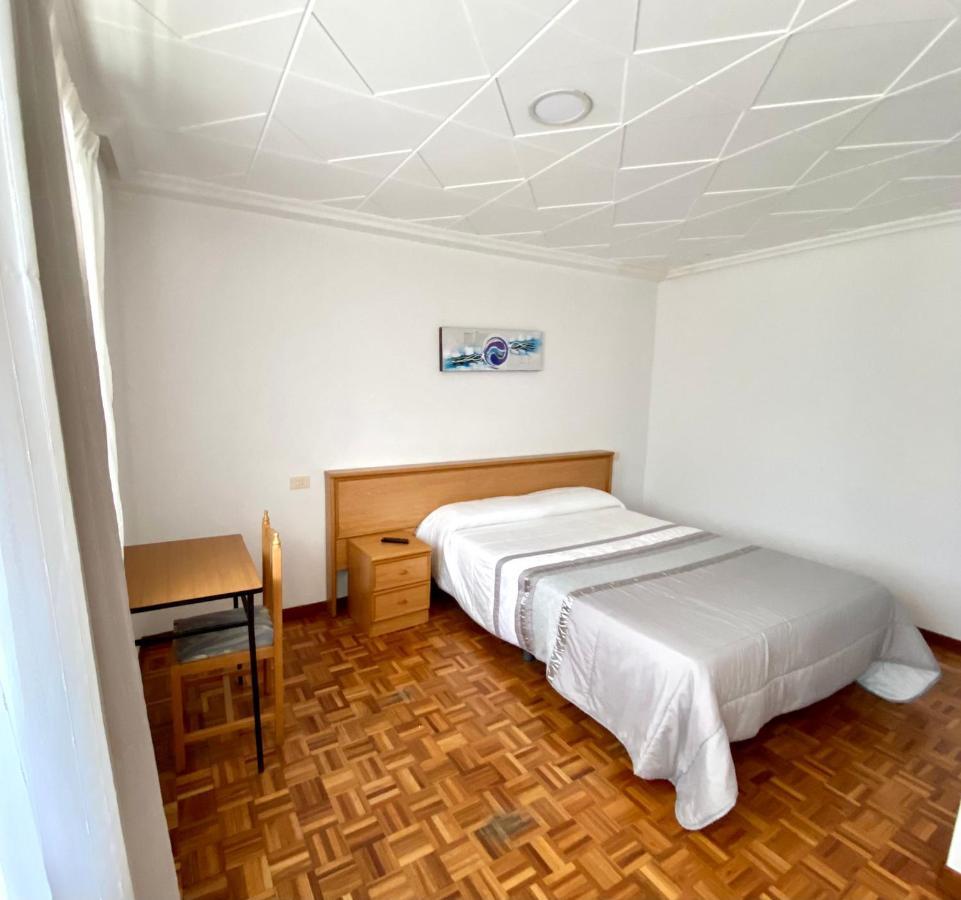 ריבאדאביה Garden Lodge Hostal Evencio מראה חיצוני תמונה