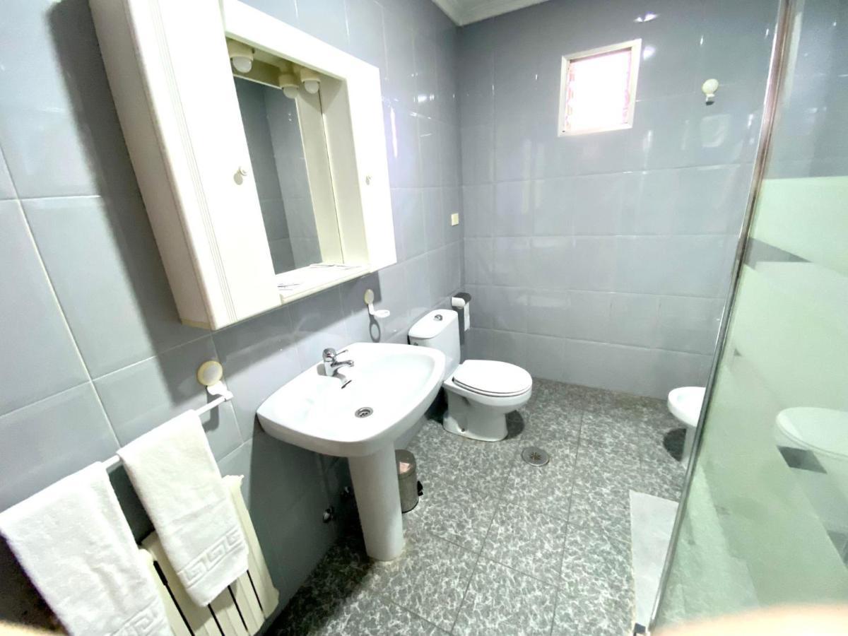 ריבאדאביה Garden Lodge Hostal Evencio מראה חיצוני תמונה
