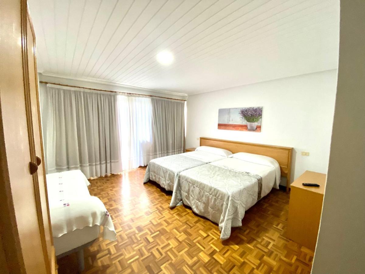 ריבאדאביה Garden Lodge Hostal Evencio מראה חיצוני תמונה